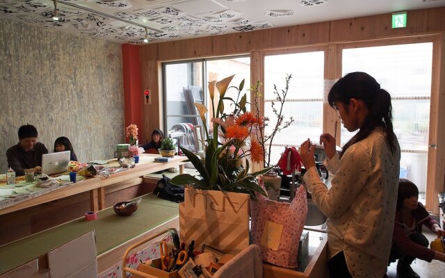 Cocoroom Guesthouse Cafe and Garden - Hostel