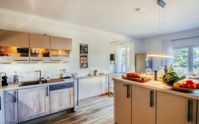 Luxurious Villa Near Vir With Swimming Pool