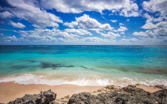 The Loren At Pink Beach