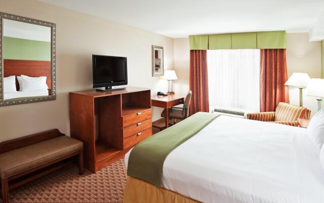 Holiday Inn Express Hotel & Suites Niagara Falls, an IHG Hotel