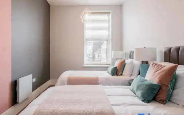 Gorgeous Family 2-Bed Apt w/ Free Gym & Parking