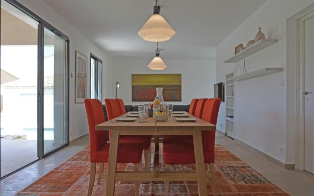 Wonderful Villa in Malaucène with Swimming Pool