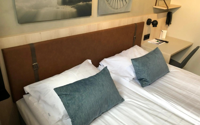 Pilot Airport Hotel