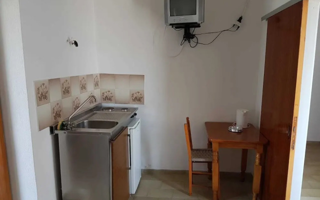 Family run 2 bed Studio Apartment 3
