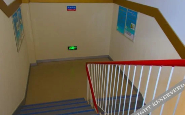 Hongtai Hotel (Linqu Piyi Road First Store)