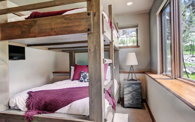 Slope View  3 Bedroom Townhouse by RedAwning