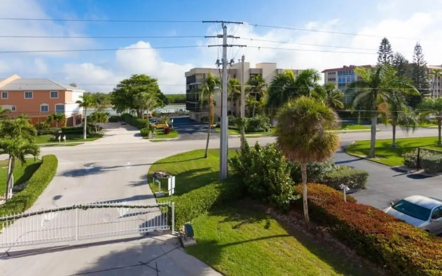 John's Dolphin Way Condo