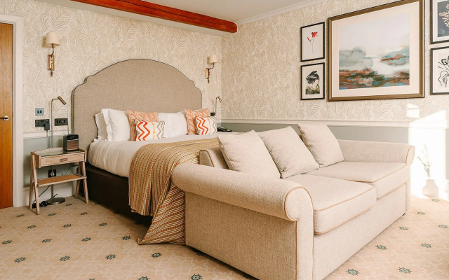 South Lodge Hotel