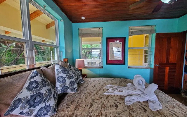 Lucky Duck Villa - Private Beach Escape
