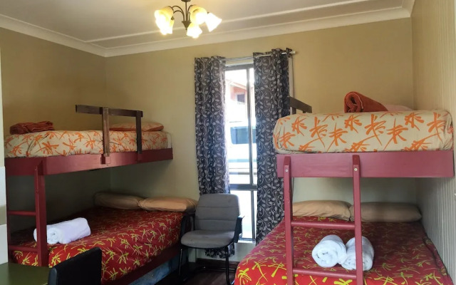 Snow Gate Motel and Apartments