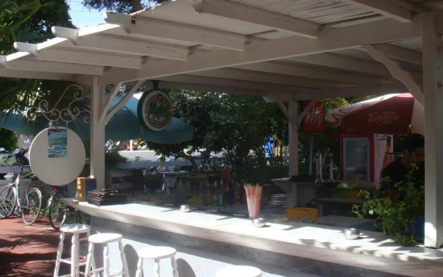 Theodorou Beach Hotel Apartments