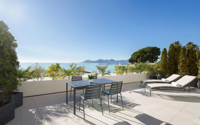 Отель JW Marriott Cannes