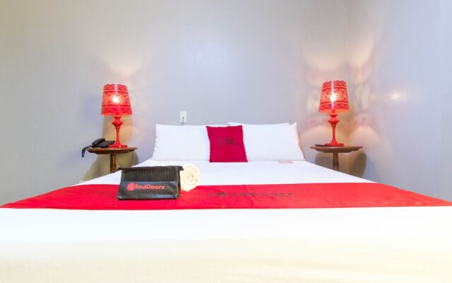RedDoorz Plus @ Calle Crisologo Vigan