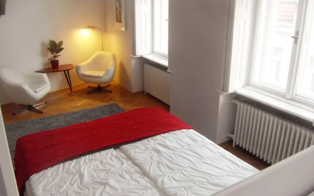 Spacious 1 Bed Basilica Apartment - With Balcony