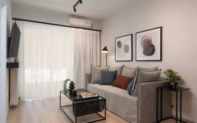 Modern Apartment in Athens with Balcony