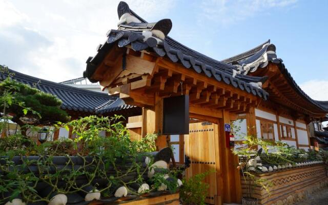 Jeonju Hanok Maeul Sukbak Deomeomoom