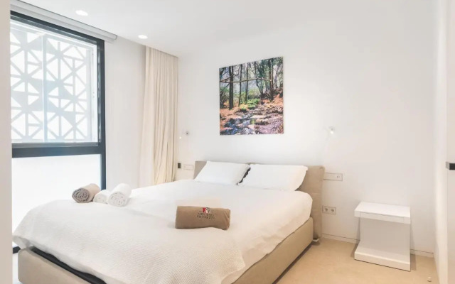 Infinity 0-8 LUXE SEA VIEW 2B