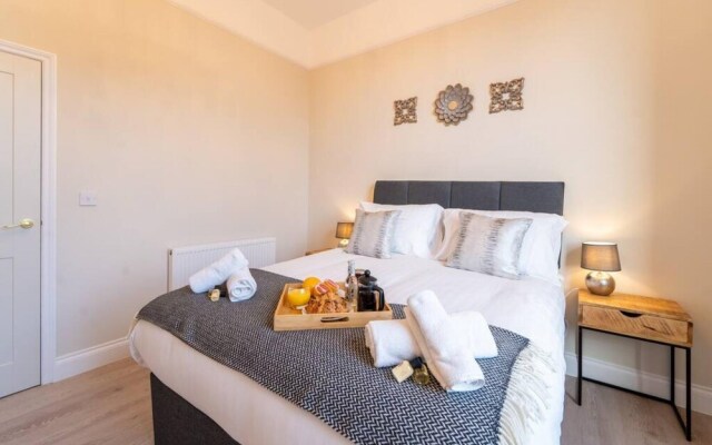 Stylish 3 Bedroom Maisonette