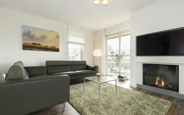 Chic Villa With a Fireplace at Tjeukemeer
