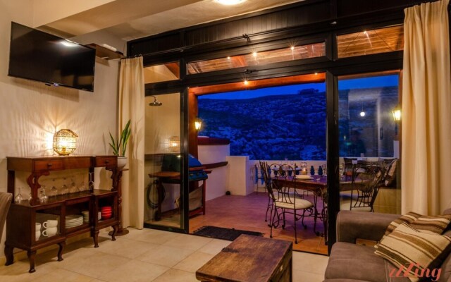Sea and Cliff Views in a Modern Apt w Terrace