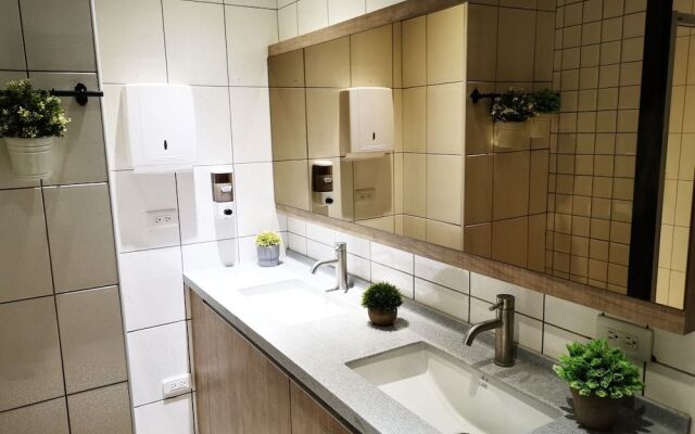 Bluewater Hotel Taoyuan