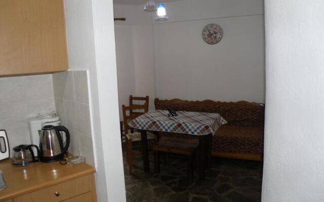 Triopetra Martha Giannis Stone House