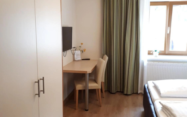 Pension Kreuzinger, 5310 Tiefgraben