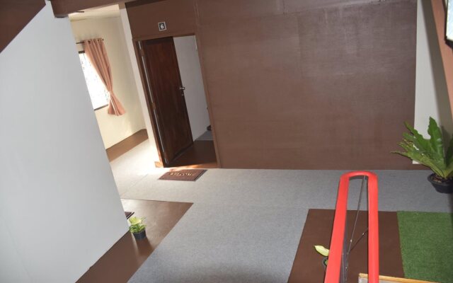 Empo Hostel at 30 Onnut