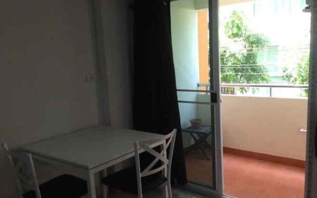Yaowamal Apartment
