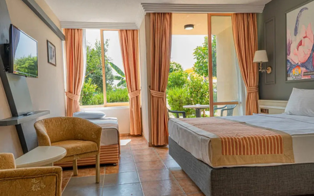 Senza Sunset Beach Hotel