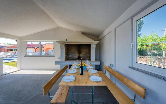 Stunning Home in Kapelica With Wifi and 4 Bedrooms