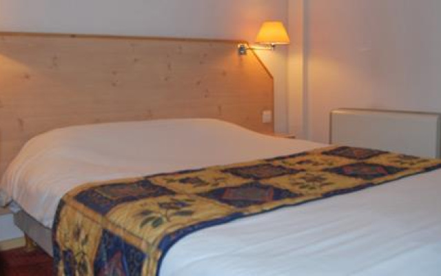 Doubs Hotel - Hostel