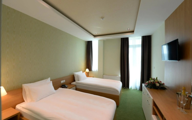 Hotel Hedonic