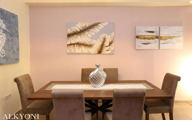 MELMA PROPERTIES- ALKYONI apartment by the sea in Piraeus