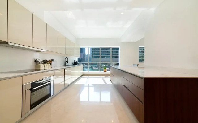 Stunning 3-floor Villa w Kids Room Rooftop Terrace Over Dubai Marina