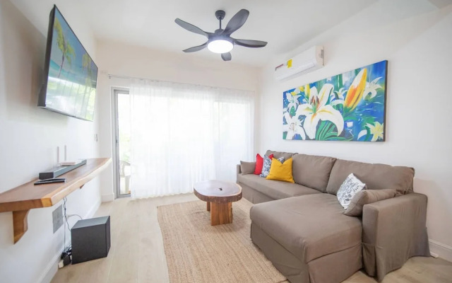 Caribbean Breeze - 2BR Apartment Close to Beach!