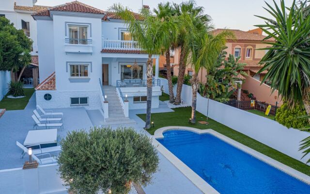Sunny Camelia Villa Heated pool