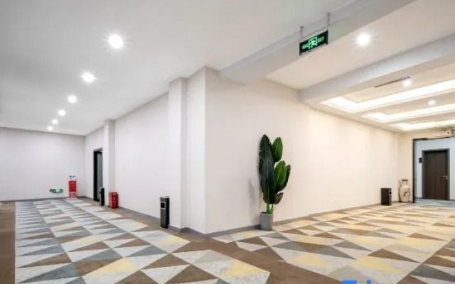 Weihui Xiangbala Hot Spring Business Hoteal