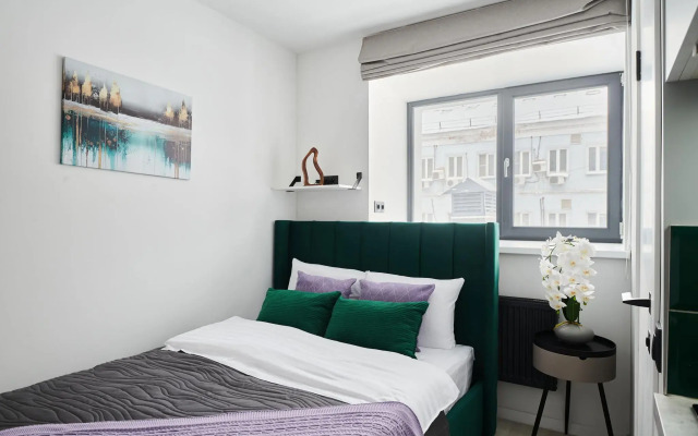 Два города на переулке Медовый 5с2