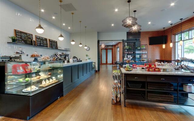 The Chattanoogan Hotel, Curio Collection by Hilton