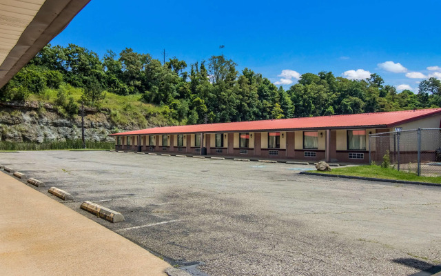 Econo Lodge Pittsburgh I-79