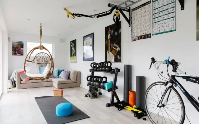 Amazing 5 BR Country Home Pool Gym Yoga Studio