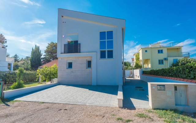 Villa Ema with pool