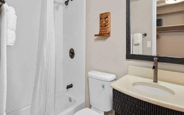 The Bamboo Waikiki 704