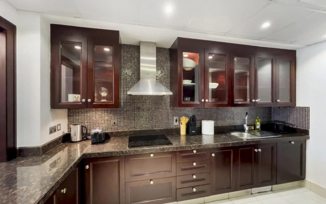 1-br Dazingly lit Downtown