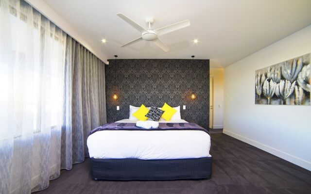 The Pinnacle @ Hope Island Resort