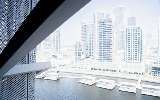 Luxury Studio Rooftop Pool & Gym Access