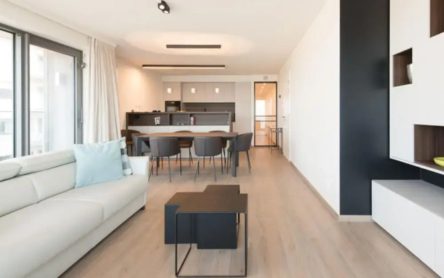 Open View Apartment by the Beach