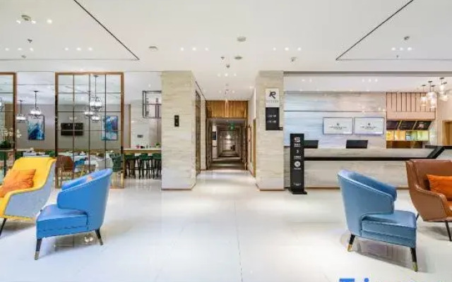 Rezen Jundun Hotel (Chongqing Jiefangbei Pedestrian Street Hong Ya Dong)