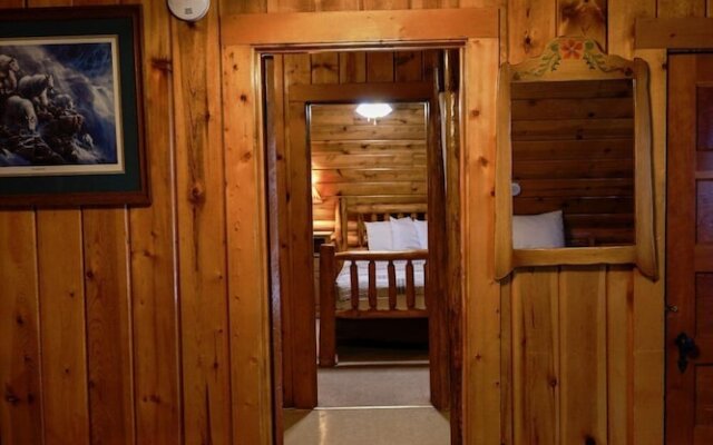 Twin Pines Lodge & Cabins